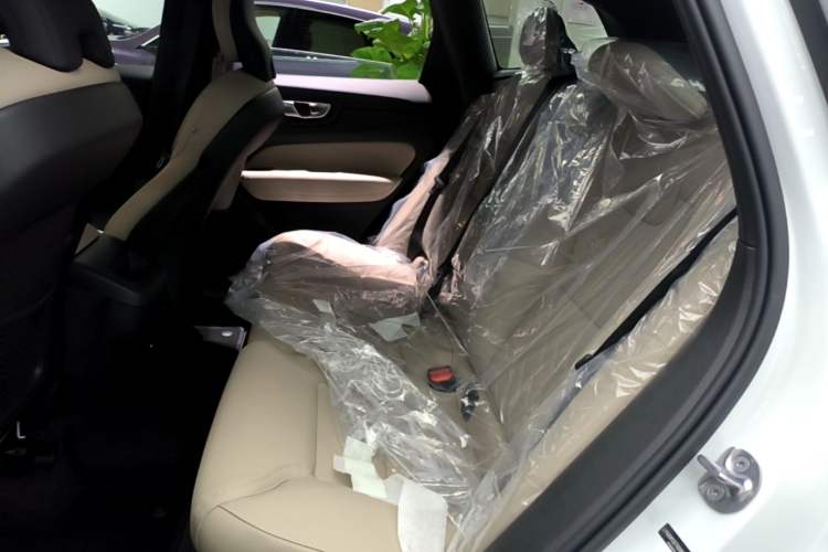 Used Volvo XC60 2026 B5 4x4 Smart Luxury Edition Left Rear Seat