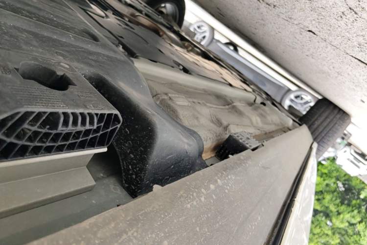 Used Volvo XC60 2026 B5 4x4 Smart Luxury Edition Left Side Sill