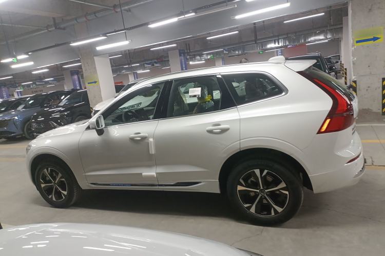 Used Volvo XC60 2026 B5 4x4 Smart Luxury Edition Left Side