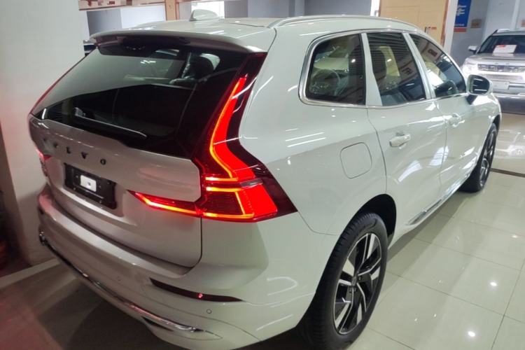 Used Volvo XC60 2026 B5 4x4 Smart Luxury Edition Rear Right 45 Deg