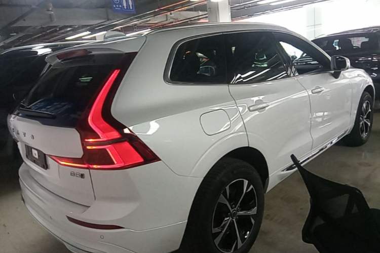 Used Volvo XC60 2026 B5 4x4 Smart Luxury Edition Rear Right 45 Deg