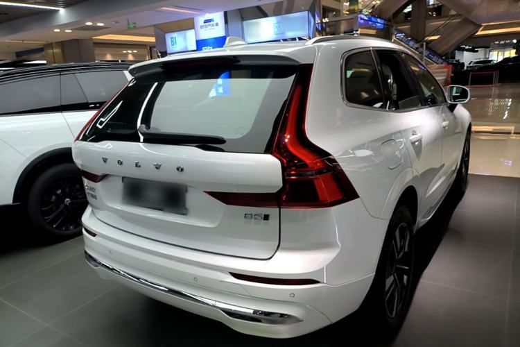 Used Volvo XC60 2026 B5 4x4 Smart Luxury Edition Rear Right 45 Deg
