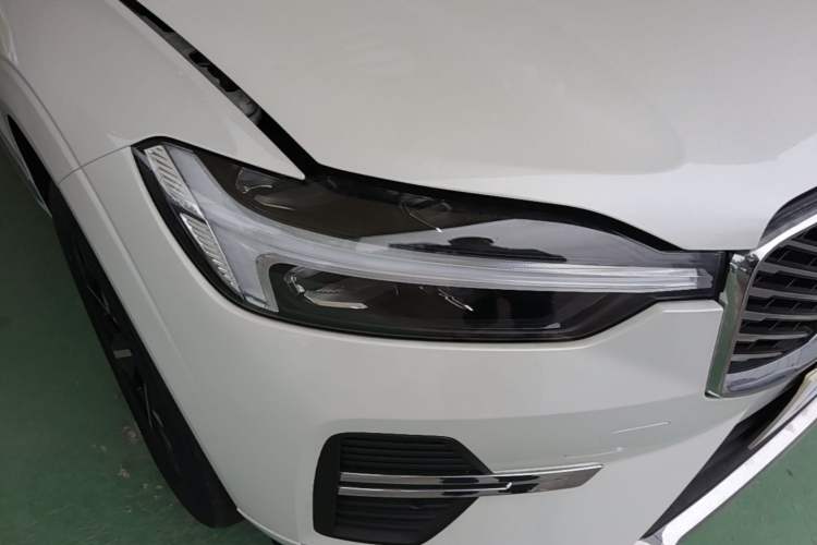 Used Volvo XC60 2026 B5 4x4 Smart Luxury Edition Right Front Headlight