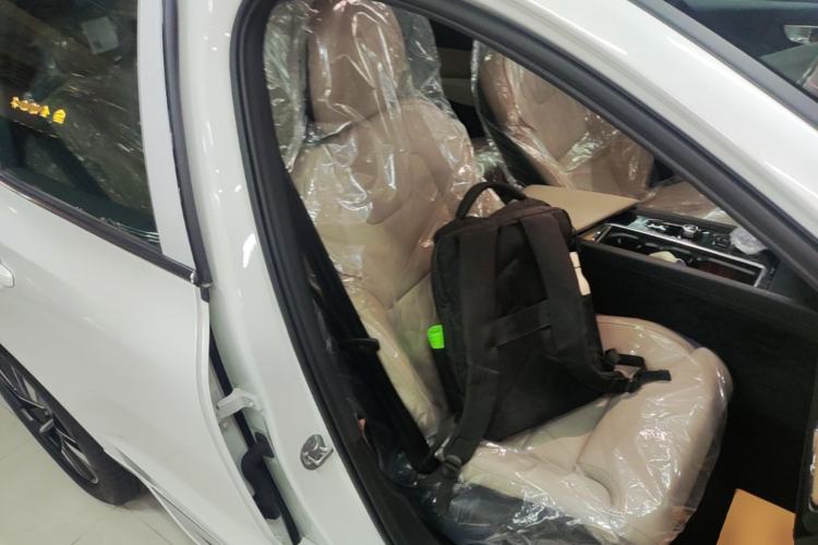 Used Volvo XC60 2026 B5 4x4 Smart Luxury Edition Right Front Seat