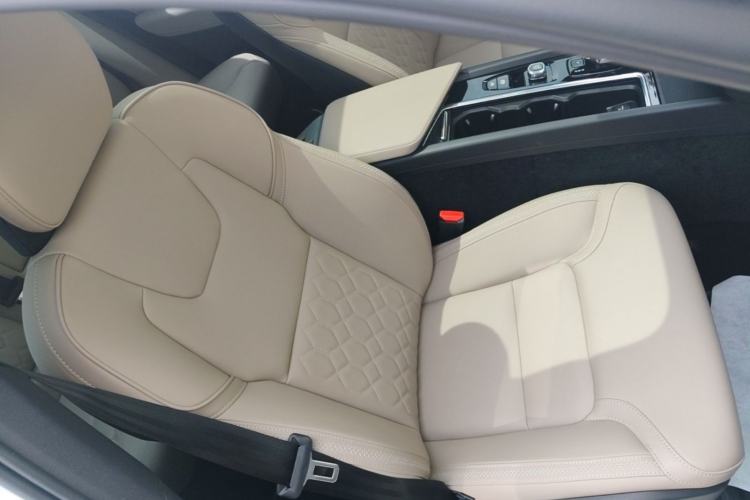 Used Volvo XC60 2026 B5 4x4 Smart Luxury Edition Right Front Seat