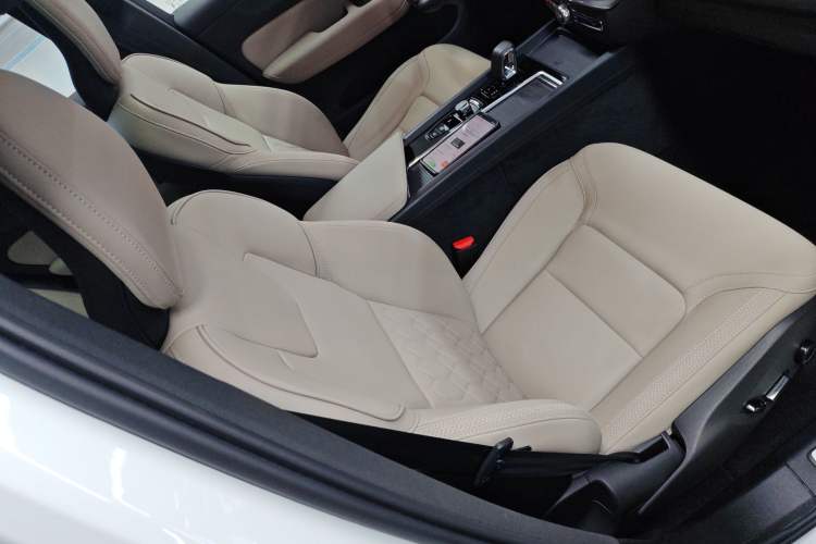 Used Volvo XC60 2026 B5 4x4 Smart Luxury Edition Right Front Seat