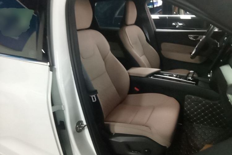 Used Volvo XC60 2026 B5 4x4 Smart Luxury Edition Right Front Seat