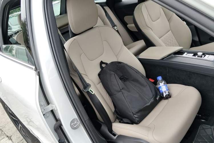 Used Volvo XC60 2026 B5 4x4 Smart Luxury Edition Right Front Seat