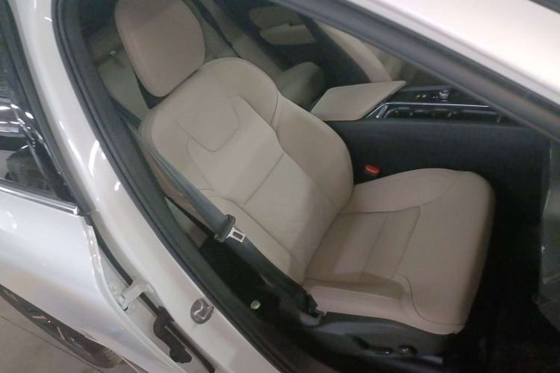 Used Volvo XC60 2026 B5 4x4 Smart Luxury Edition Right Front Seat