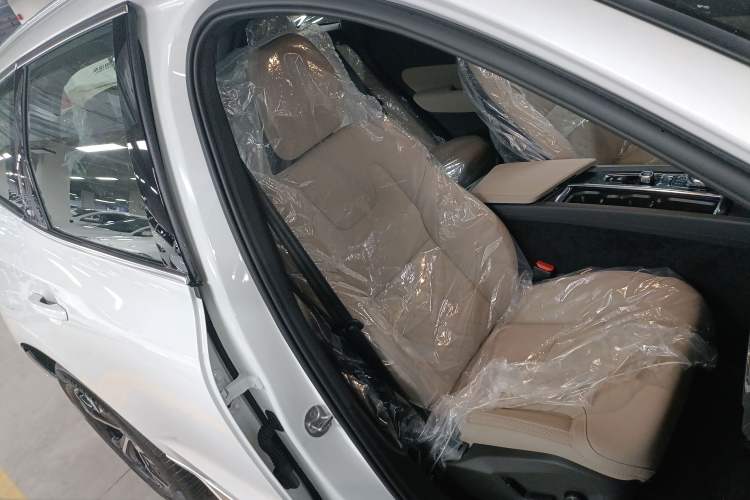 Used Volvo XC60 2026 B5 4x4 Smart Luxury Edition Right Front Seat
