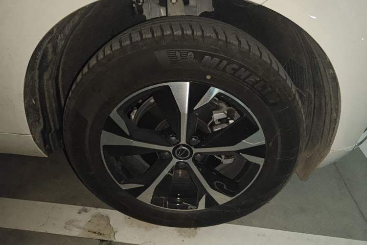 Used Volvo XC60 2026 B5 4x4 Smart Luxury Edition Right Front Wheel Hub