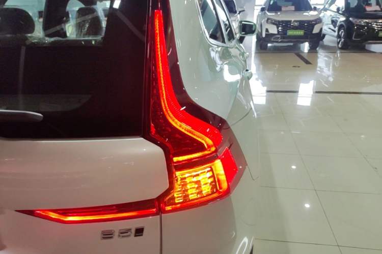 Used Volvo XC60 2026 B5 4x4 Smart Luxury Edition Right Rear Taillight