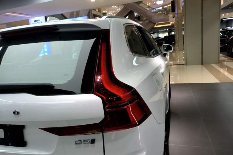Used Volvo XC60 2026 B5 4x4 Smart Luxury Edition Right Rear Taillight
