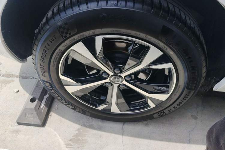 Used Volvo XC60 2026 B5 4x4 Smart Luxury Edition Right Rear Wheel Hub