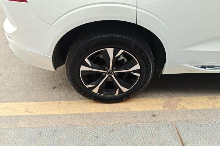 Used Volvo XC60 2026 B5 4x4 Smart Luxury Edition Right Rear Wheel Hub