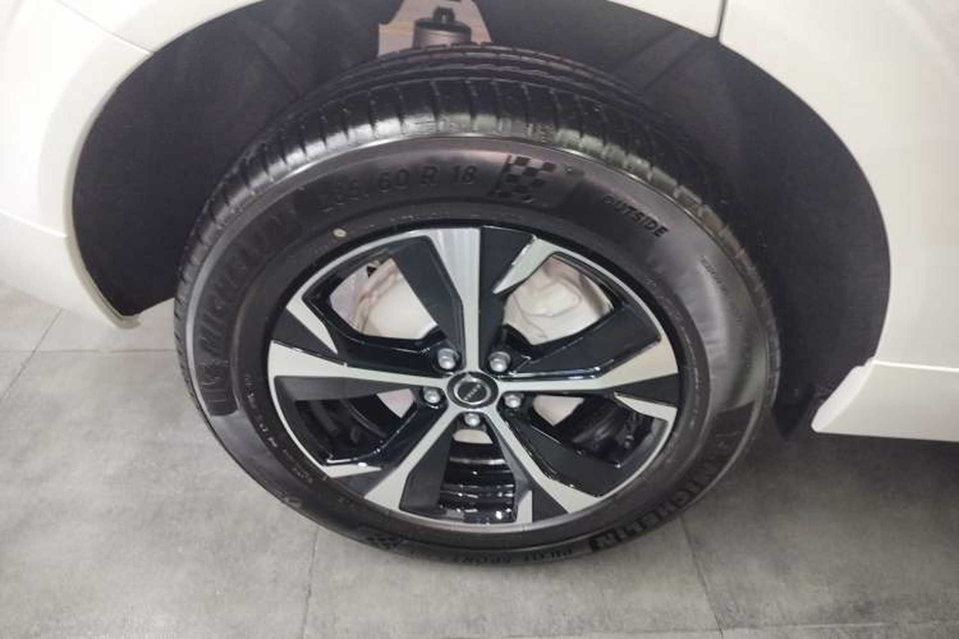 Used Volvo XC60 2026 B5 4x4 Smart Luxury Edition Right Rear Wheel Hub