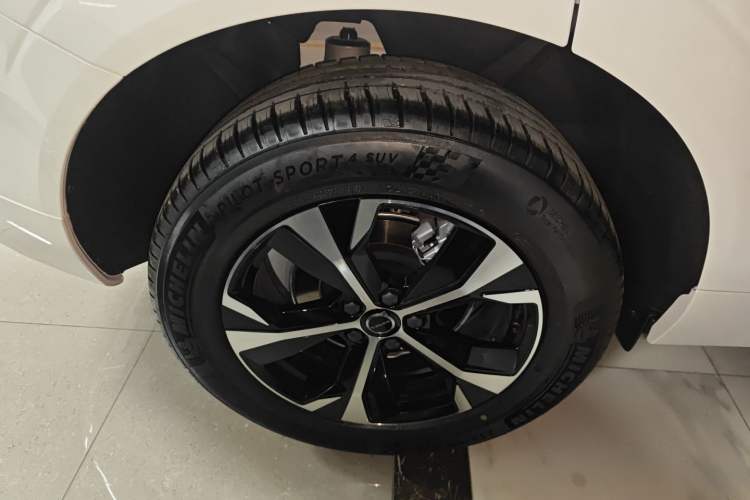 Used Volvo XC60 2026 B5 4x4 Smart Luxury Edition Right Rear Wheel Hub