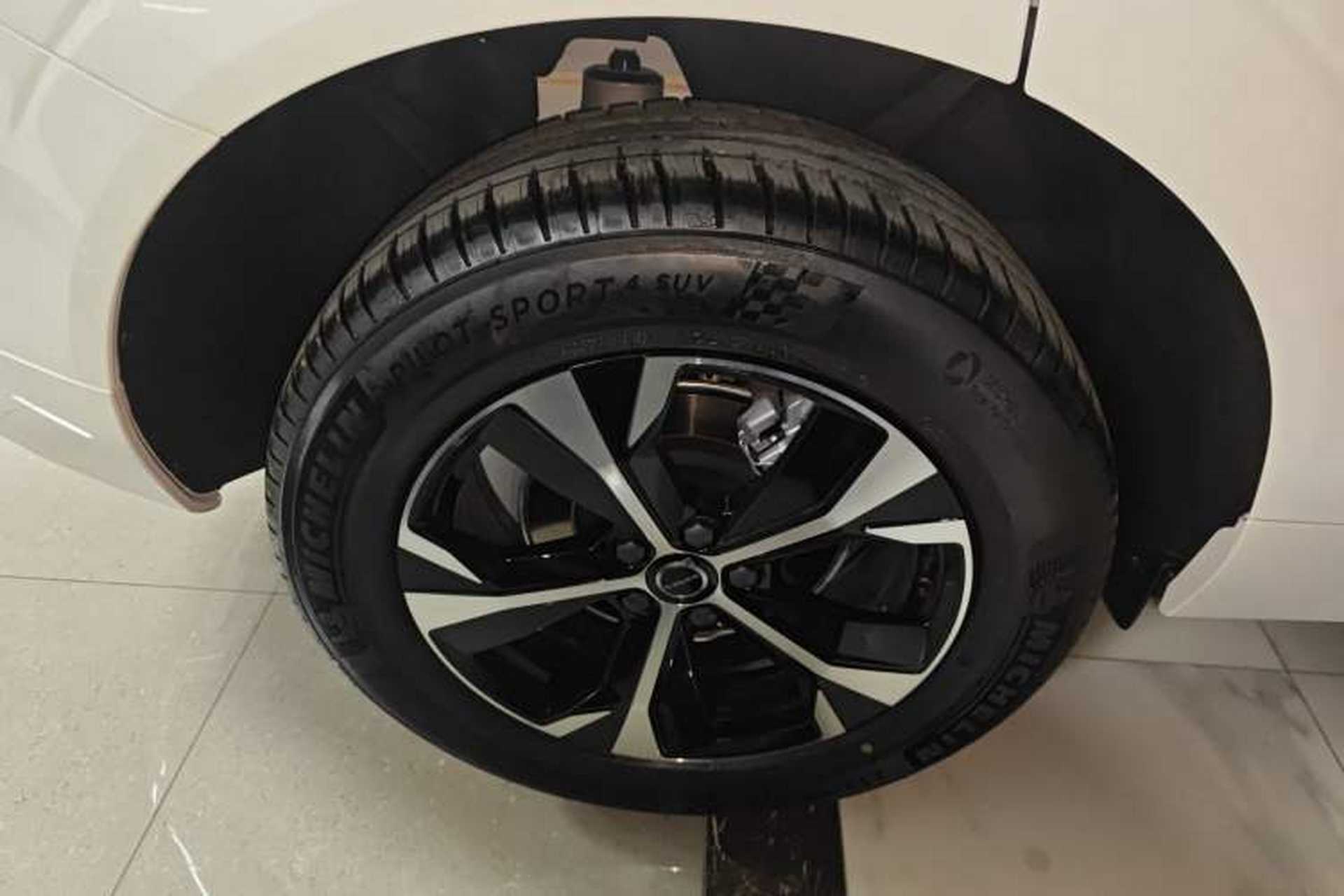 Used Volvo XC60 2026 B5 4x4 Smart Luxury Edition Right Rear Wheel Hub