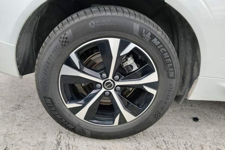 Used Volvo XC60 2026 B5 4x4 Smart Luxury Edition Right Rear Wheel Hub