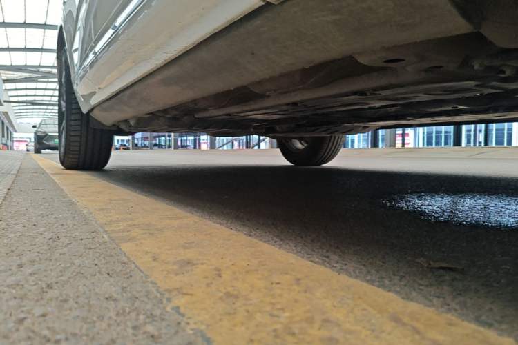 Used Volvo XC60 2026 B5 4x4 Smart Luxury Edition Right Side Sill