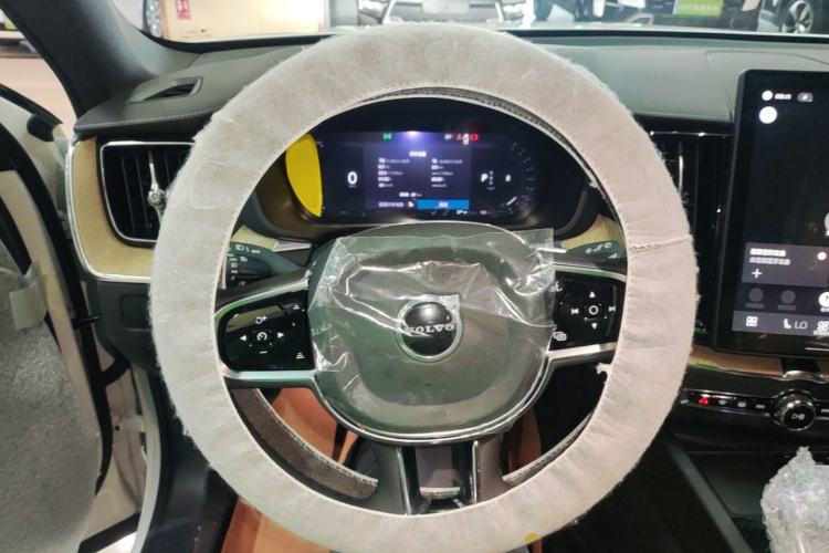 Used Volvo XC60 2026 B5 4x4 Smart Luxury Edition Steering Wheel