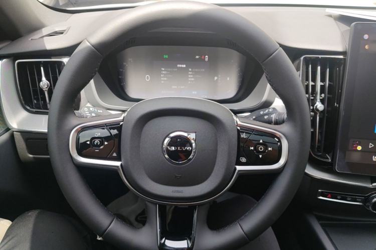 Used Volvo XC60 2026 B5 4x4 Smart Luxury Edition Steering Wheel