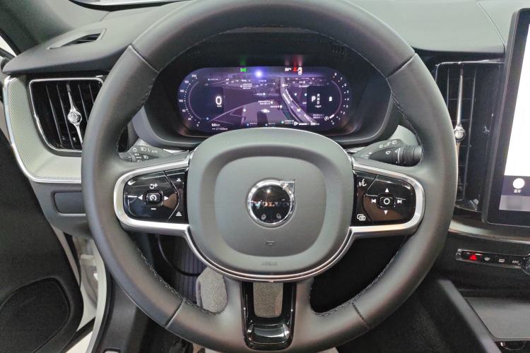 Used Volvo XC60 2026 B5 4x4 Smart Luxury Edition Steering Wheel