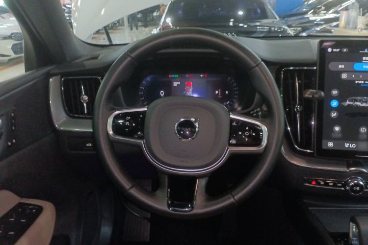 Used Volvo XC60 2026 B5 4x4 Smart Luxury Edition Steering Wheel
