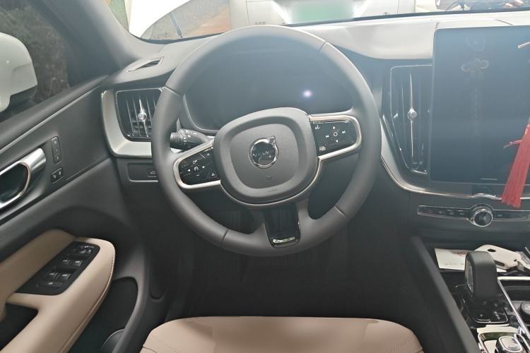 Used Volvo XC60 2026 B5 4x4 Smart Luxury Edition Steering Wheel