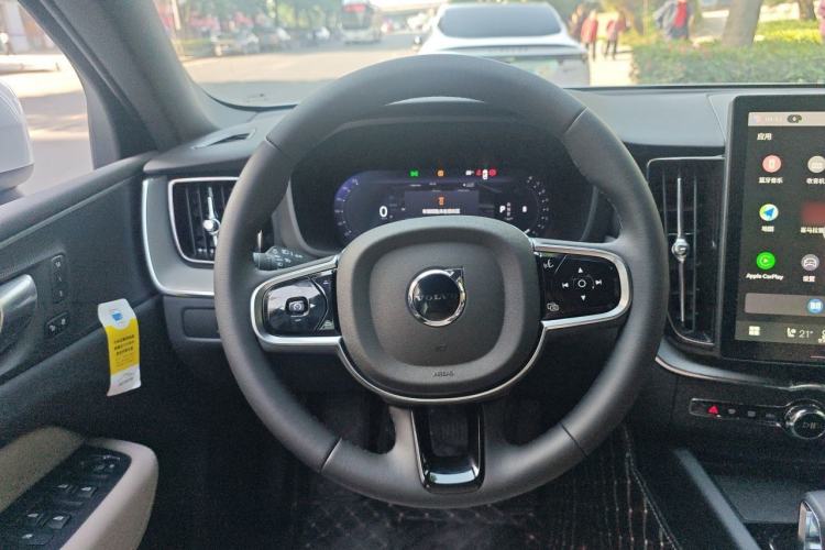 Used Volvo XC60 2026 B5 4x4 Smart Luxury Edition Steering Wheel