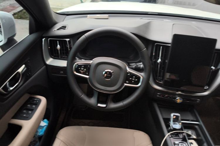 Used Volvo XC60 2026 B5 4x4 Smart Luxury Edition Steering Wheel