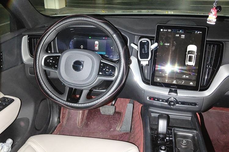 Used Volvo XC60 2026 B5 4x4 Smart Luxury Edition Steering Wheel
