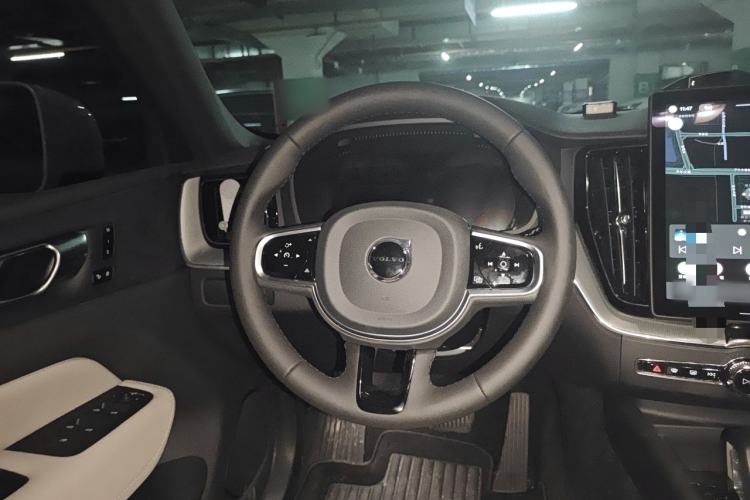 Used Volvo XC60 2026 B5 4x4 Smart Luxury Edition Steering Wheel