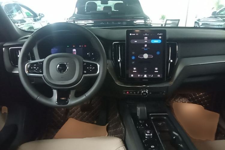 Used Volvo XC60 2026 B5 4x4 Smart Luxury Edition Steering Wheel