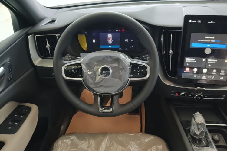 Used Volvo XC60 2026 B5 4x4 Smart Luxury Edition Steering Wheel
