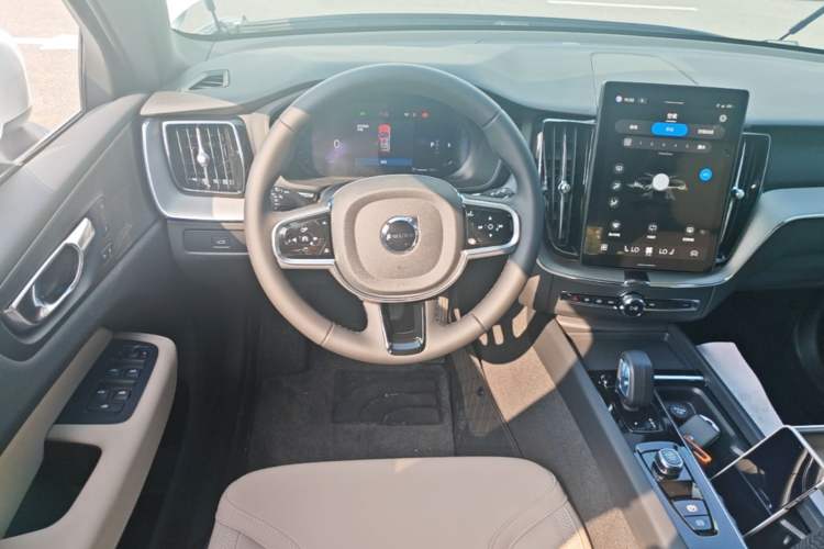 Used Volvo XC60 2026 B5 4x4 Smart Luxury Edition Steering Wheel