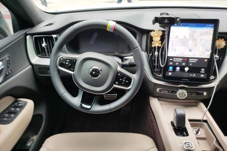 Used Volvo XC60 2026 B5 4x4 Smart Luxury Edition Steering Wheel