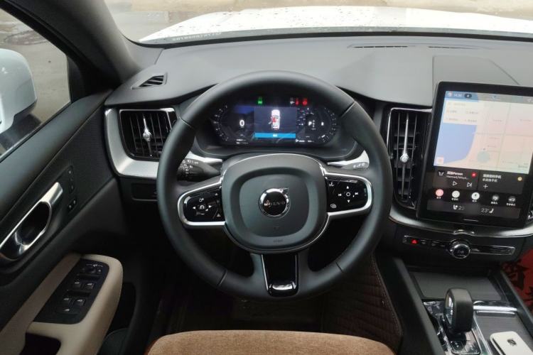 Used Volvo XC60 2026 B5 4x4 Smart Luxury Edition Steering Wheel