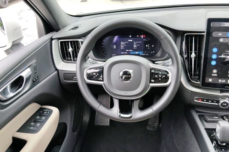 Used Volvo XC60 2026 B5 4x4 Smart Luxury Edition Steering Wheel