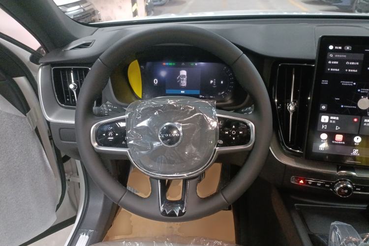 Used Volvo XC60 2026 B5 4x4 Smart Luxury Edition Steering Wheel