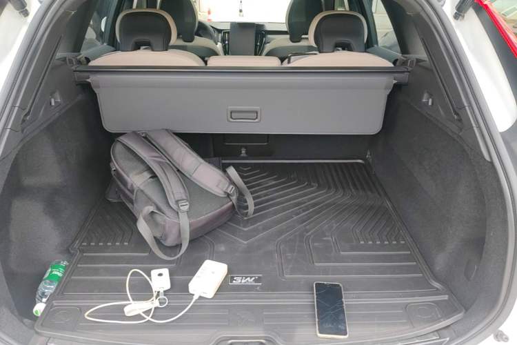 Used Volvo XC60 2026 B5 4x4 Smart Luxury Edition Trunk