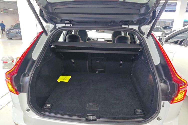 Used Volvo XC60 2026 B5 4x4 Smart Luxury Edition Trunk