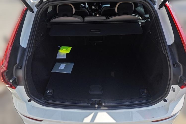 Used Volvo XC60 2026 B5 4x4 Smart Luxury Edition Trunk