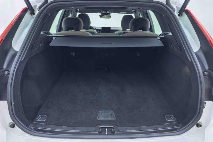 Used Volvo XC60 2026 B5 4x4 Smart Luxury Edition Trunk