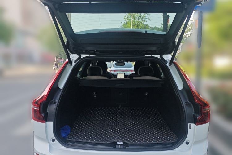 Used Volvo XC60 2026 B5 4x4 Smart Luxury Edition Trunk