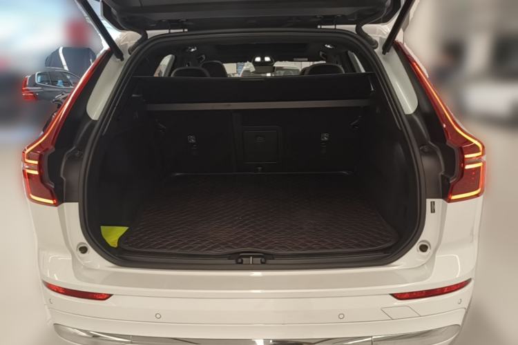Used Volvo XC60 2026 B5 4x4 Smart Luxury Edition Trunk