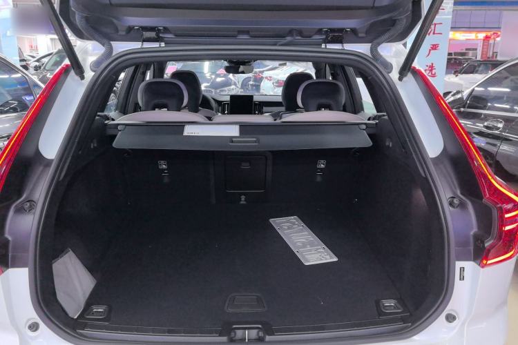 Used Volvo XC60 2026 B5 4x4 Smart Luxury Edition Trunk