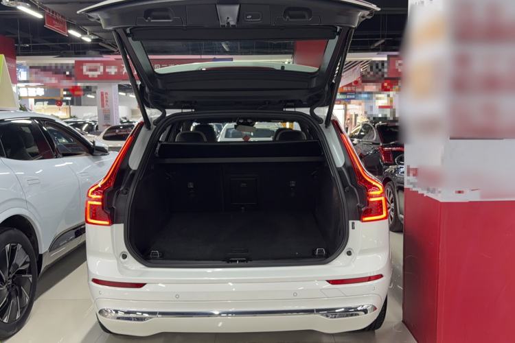 Used Volvo XC60 2026 B5 4x4 Smart Luxury Edition Trunk
