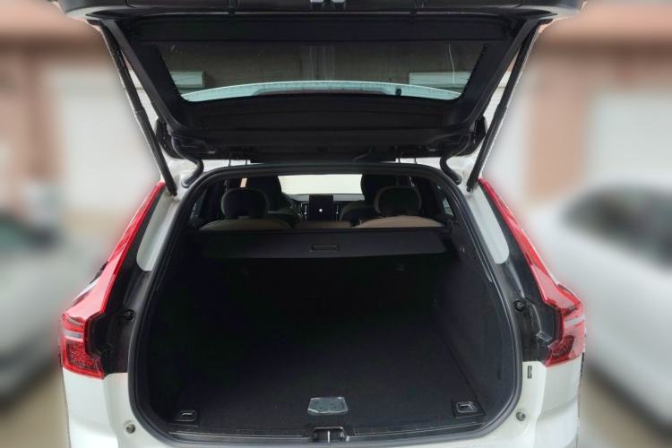 Used Volvo XC60 2026 B5 4x4 Smart Luxury Edition Trunk