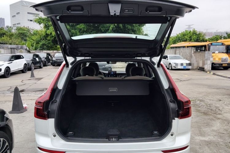 Used Volvo XC60 2026 B5 4x4 Smart Luxury Edition Trunk
